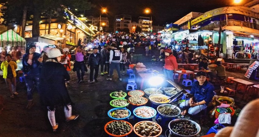 stroll around Phan Thiet Night Market